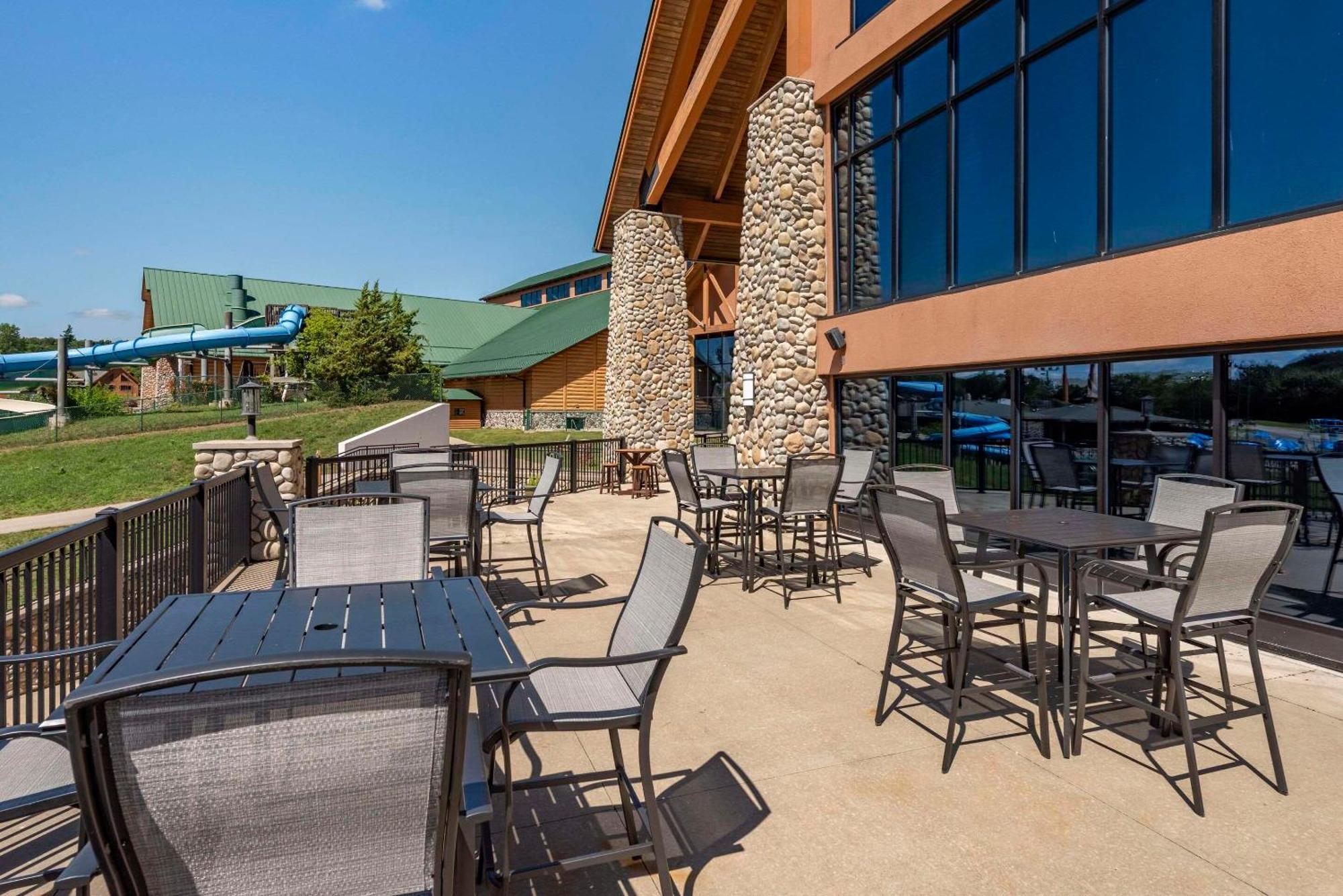 Three Bears Resort Waterpark Near Tomah Ascend Collection Warrens ภายนอก รูปภาพ