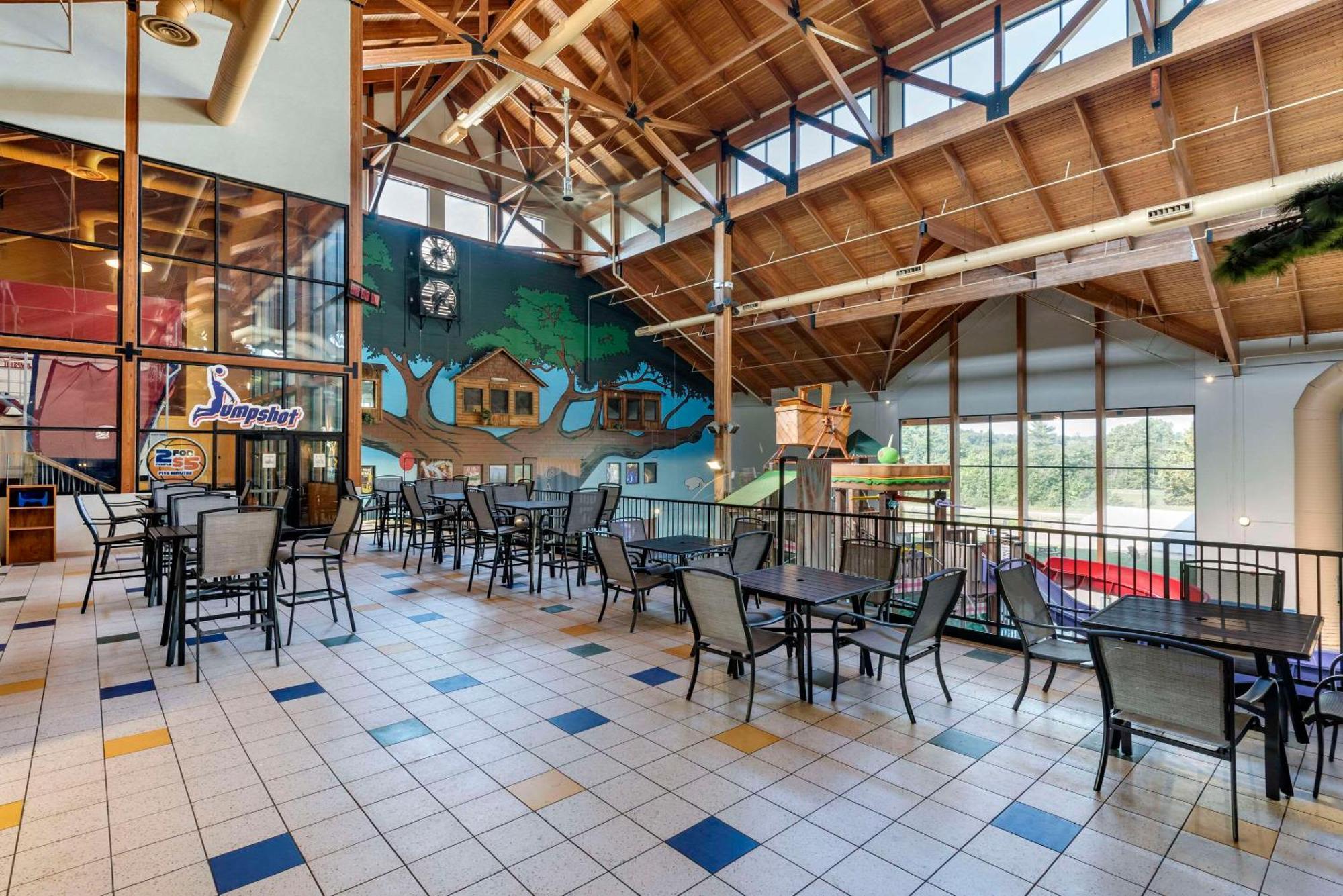 Three Bears Resort Waterpark Near Tomah Ascend Collection Warrens ภายนอก รูปภาพ